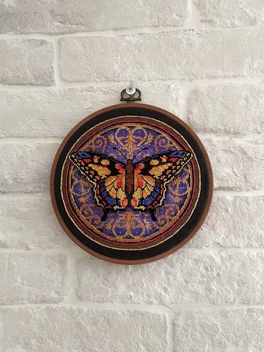 Ръчно бродиран гоблен "Пеперуда"