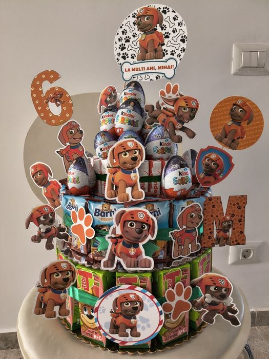 Tort din dulciuri ambalate