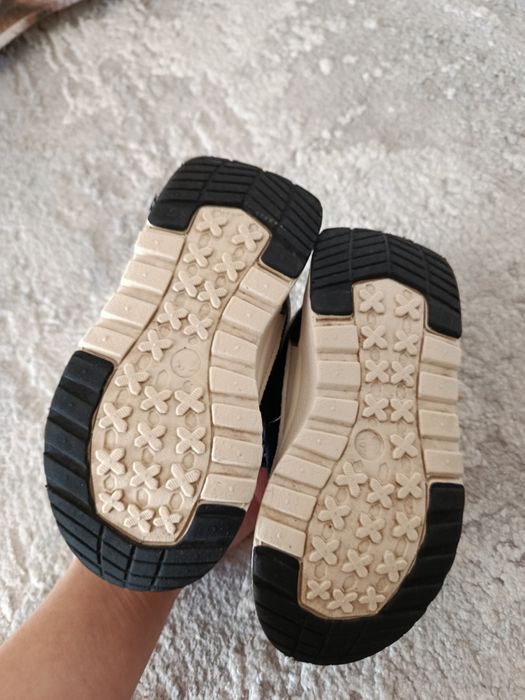 Детские кроссовки