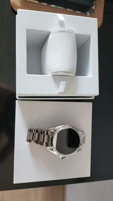 Смарт часовник Michael Kors