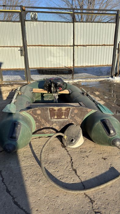 Продам лодку с мотором