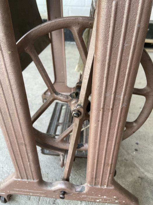 Швейную машинку продам