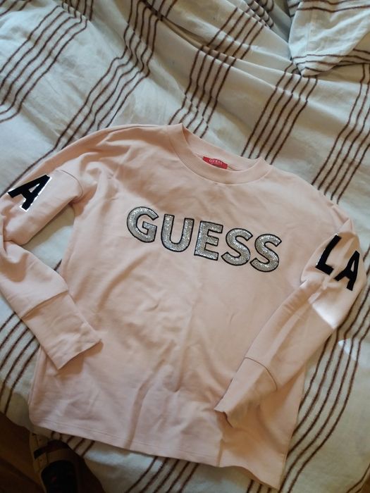 Блузка Guess и тениска Love Moschino Eлек Moncler