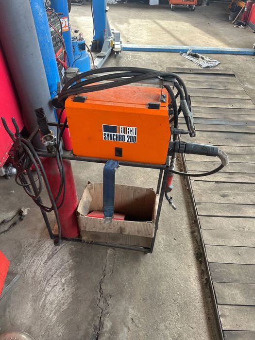 Synchro Комбиниран телоподаващ апарат и електрожен