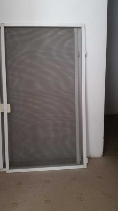 Продавам 2 комарника за прозорци