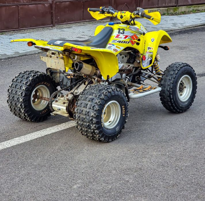 Suzuki LTZ 400.