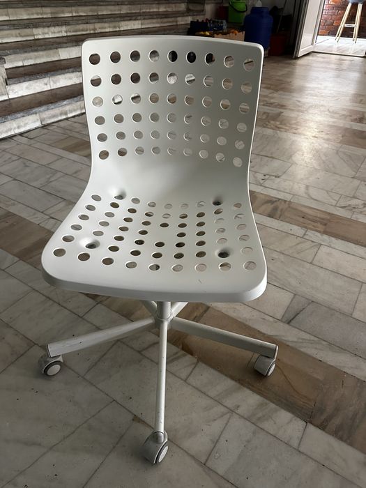 Scaun de birou rotativ