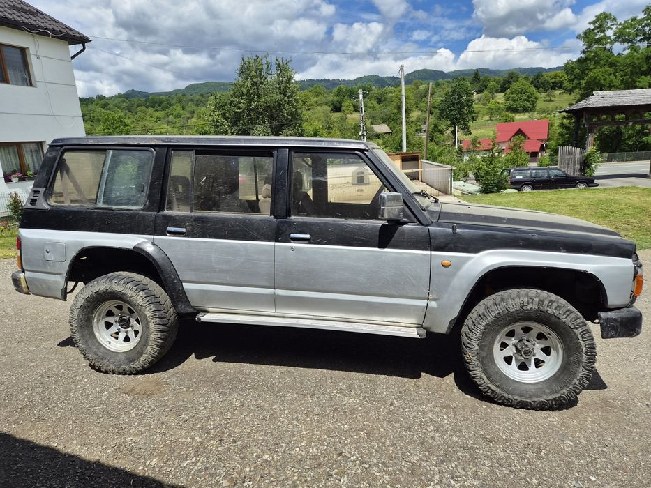 Vând nissan patrol y60