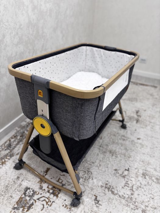 Продаётся детский манеж.