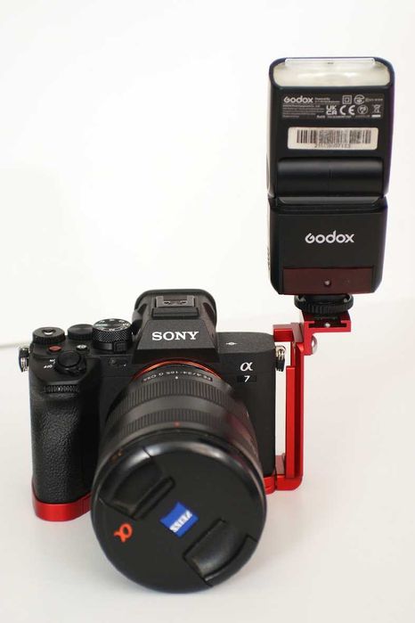 Продавам L шина за Сони А1, А7IIIS и А7 4+ стойка за закачане