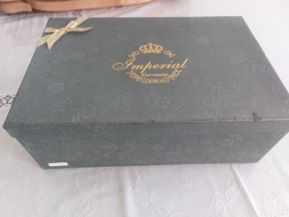 Продам тортница новый