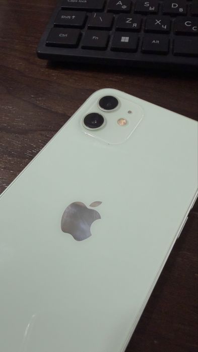 Продаю айфон (iphone 12)