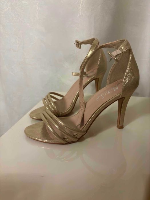 Sandale damă aurii metalizat cu toc subtire stiletto