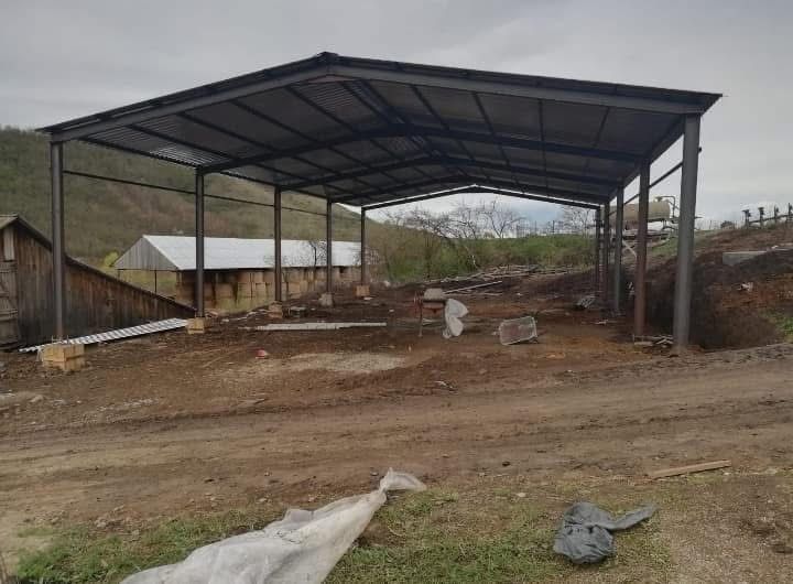 Vând structura metalica