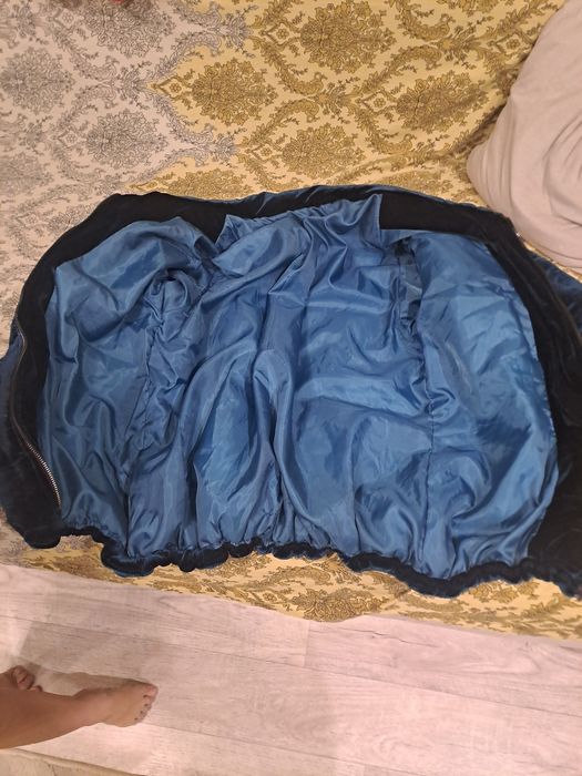 Продам куртку женскую.