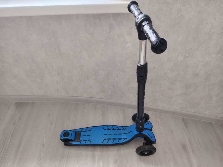 Продам детский самокат