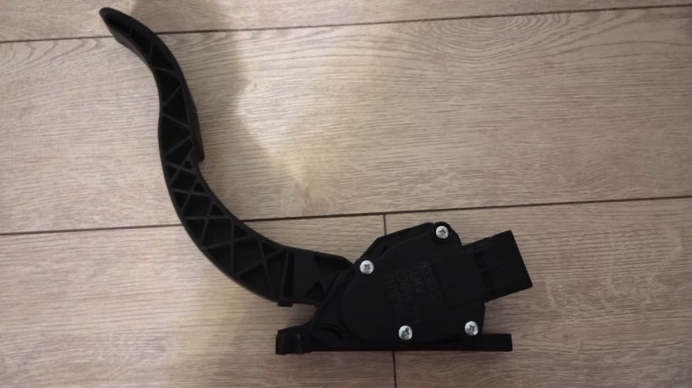 Педаль газа акселелатора