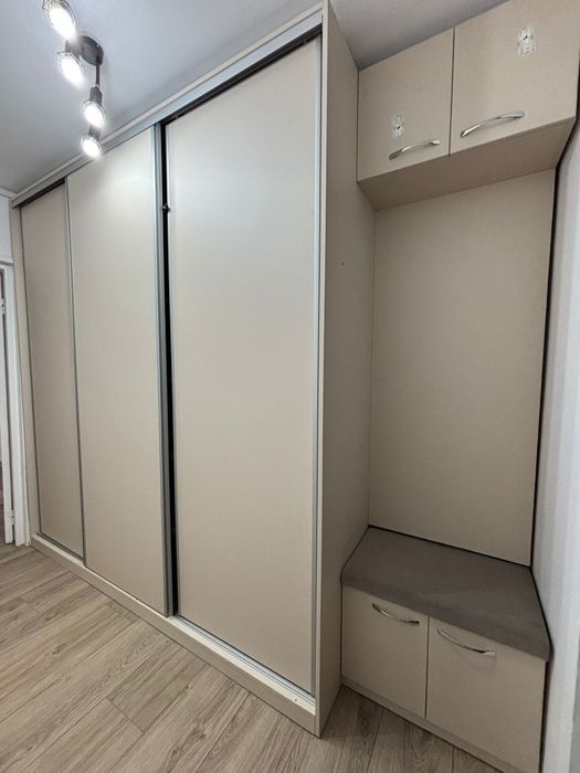 Închiriez Garsonieră