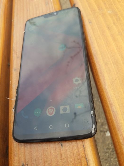 Oneplus 6 cu mici defecte dar perfect functional