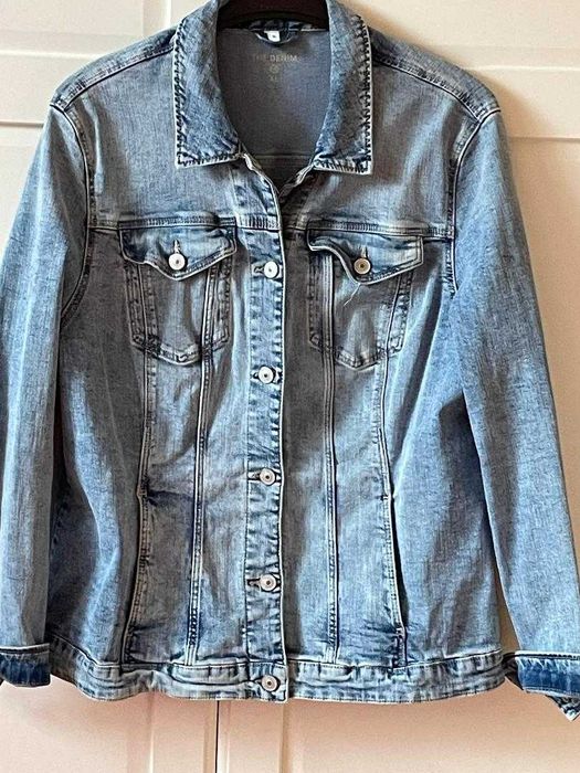 Geaca  nou blugi mar.XL marca C&A