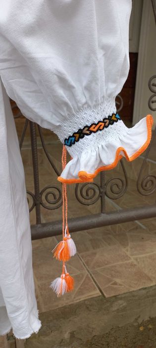 Camasa traditionala cusuta manual