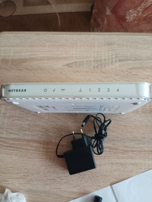 Продавам рутер Netgear WPN824