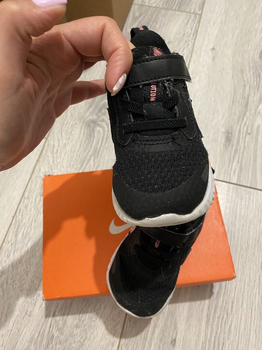 Кроссовки для девочки