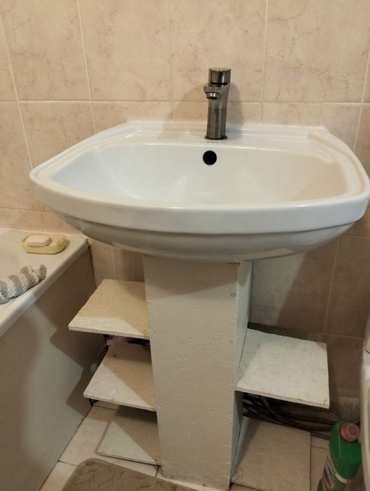 Продам раковину с краном и сифоном