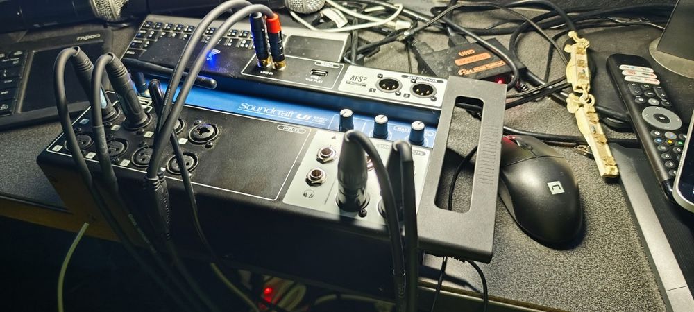Soundcard Ui12 смесителен пулт