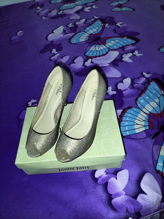 Pantofi numărul 37-38