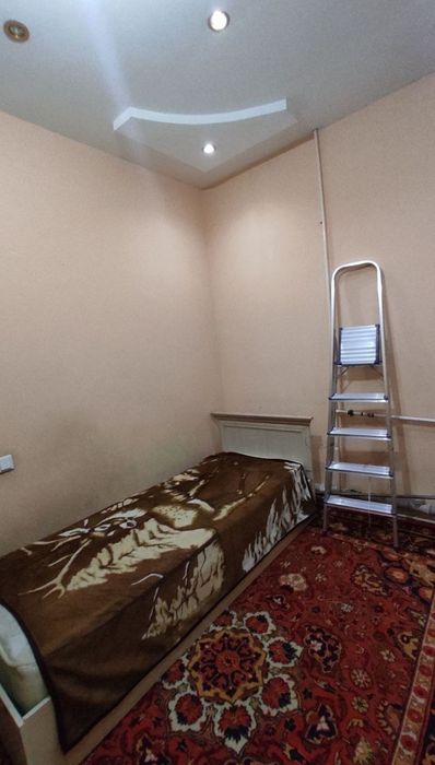 Аренда Массив Феруза 1 комн.квартира переделанная в двух с ОБСТАНОВКОЙ