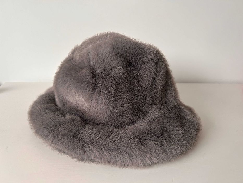 MANGO - чисто нова пухкава дамска шапка