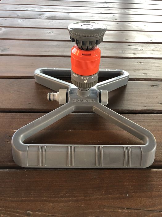 irigator aspersor rotativ gazon gardena