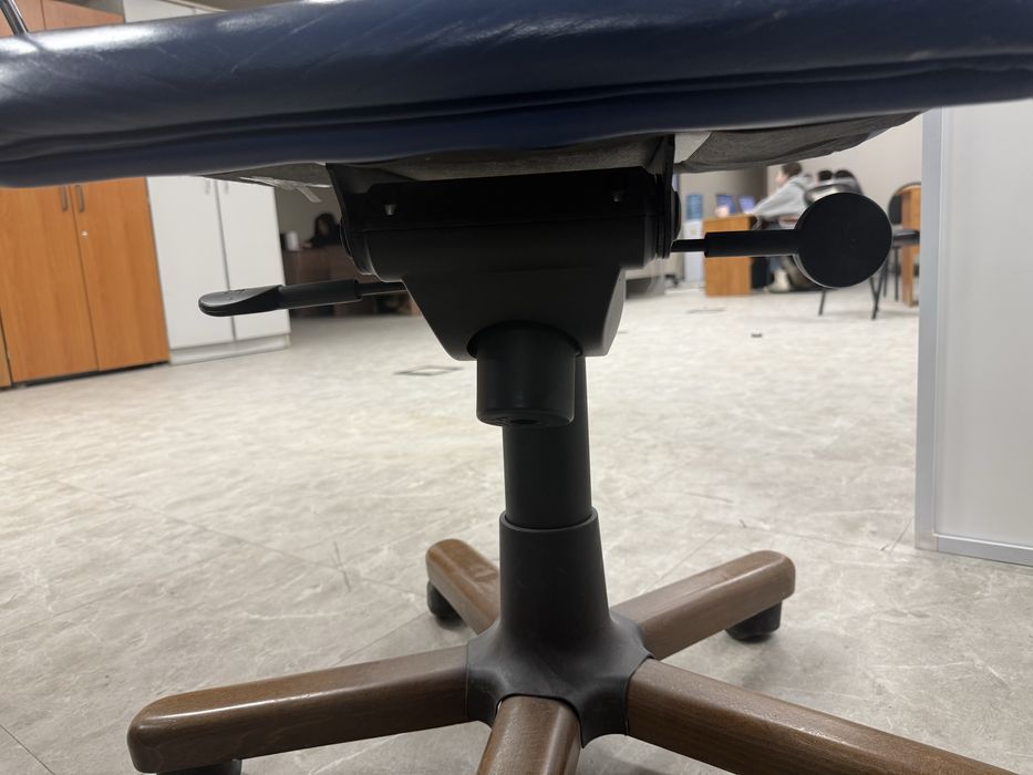 Продам офисное кресло