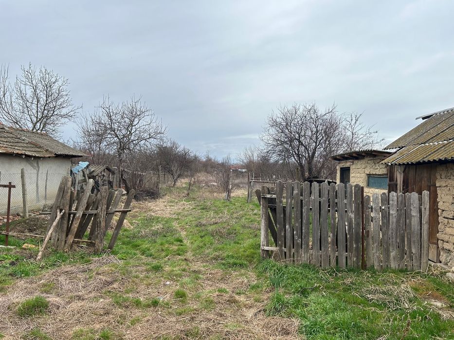 Casa batraneasca de vanzare