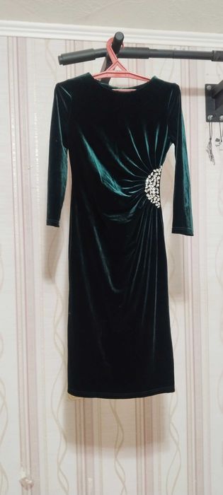 Продам платье бархатное