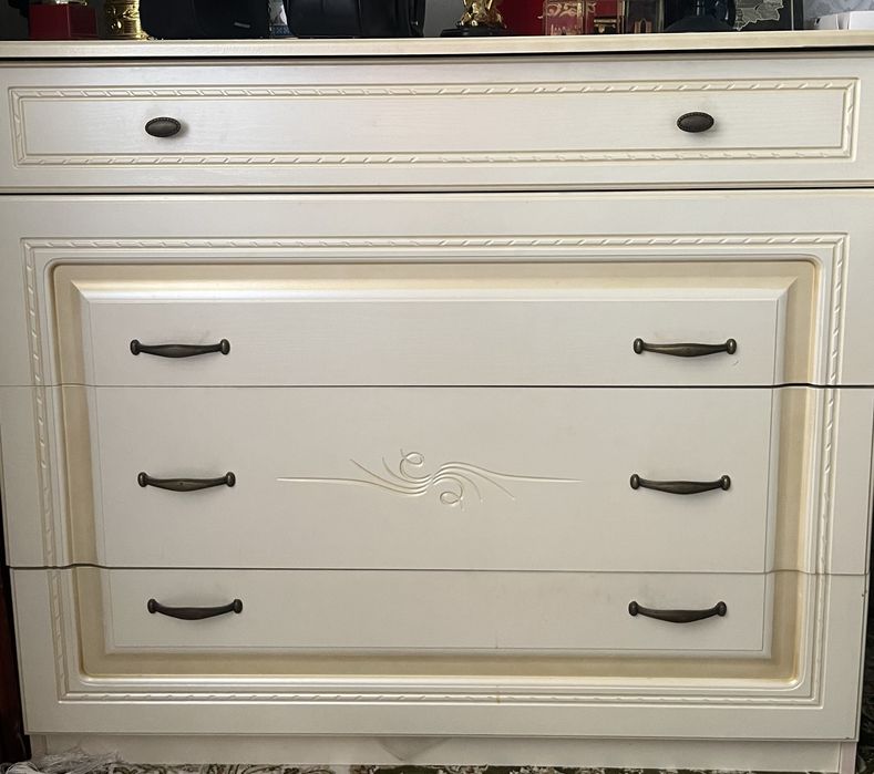 Продам две тумбы и два комода