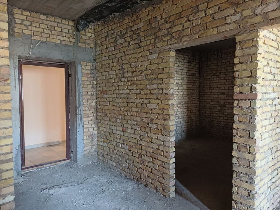 3 xonalin Kvartira sotiladi