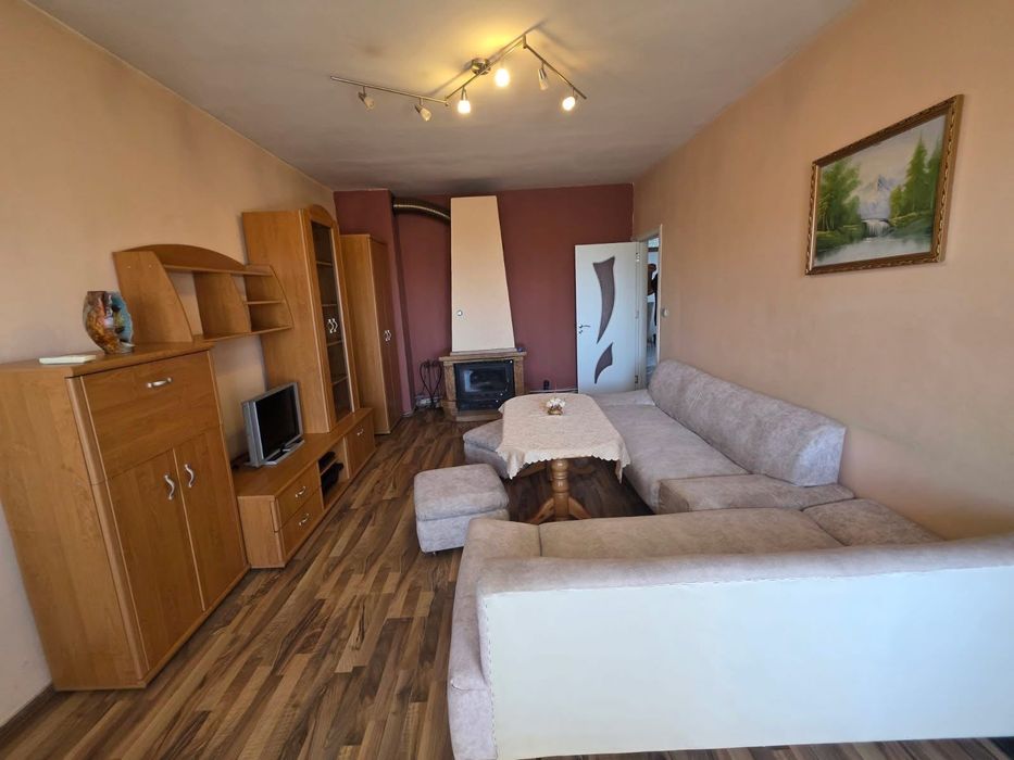 Продава се 3- стаен апартамент в кв. Бадема