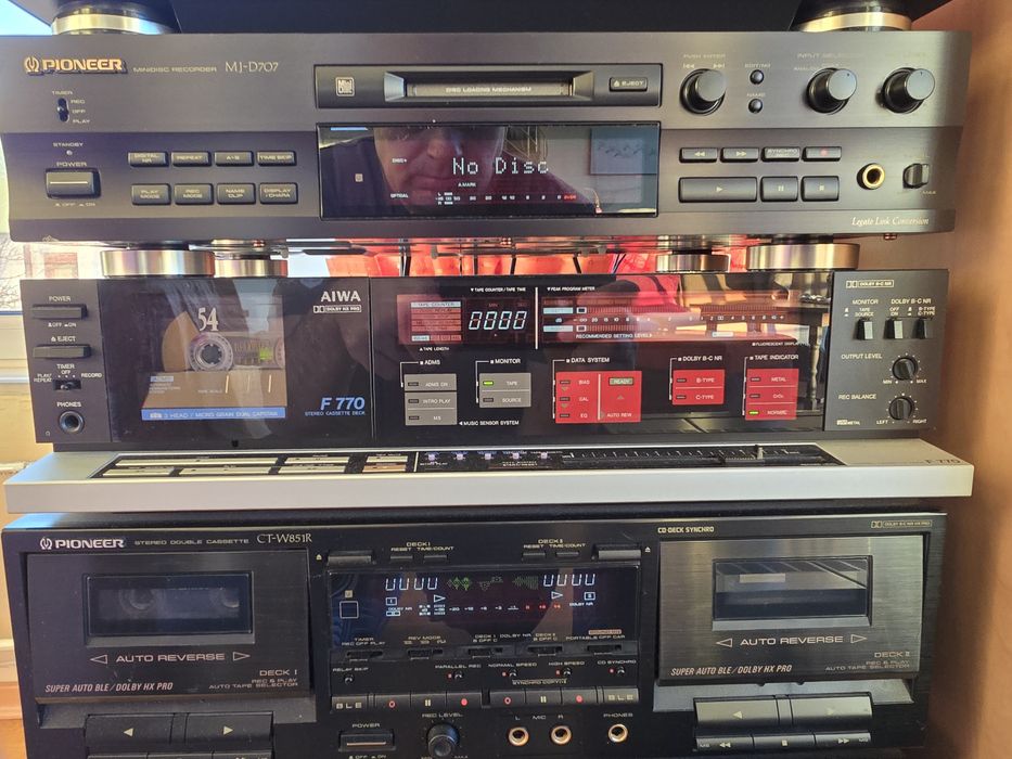 Продавам дек AIWA F770.