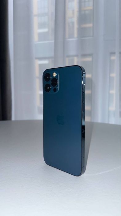 Срочно продам iPhone 12 про