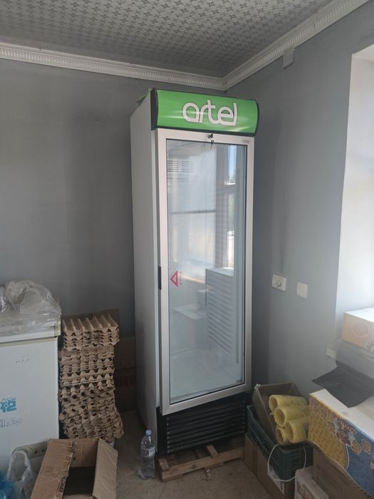 Artel vitrina xaladelnik
