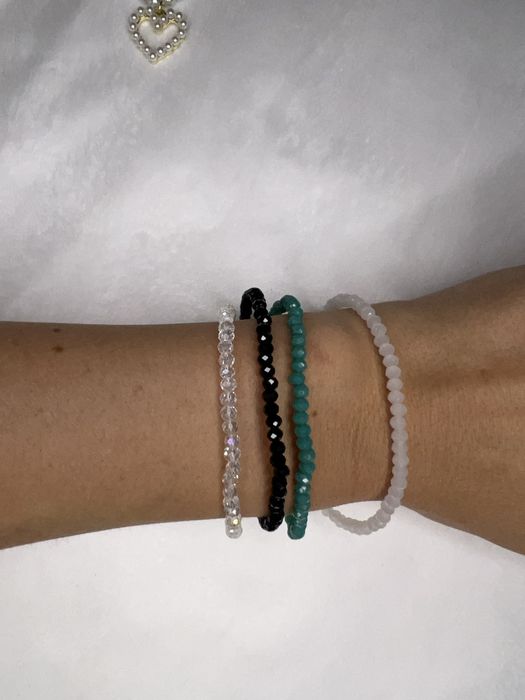 Тънки гривнички различни цветове