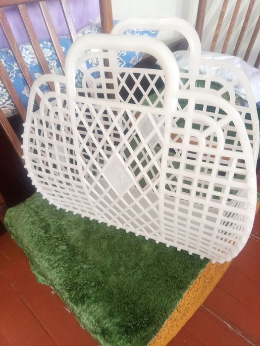 Продам советскую корзину и на стулья чехлы