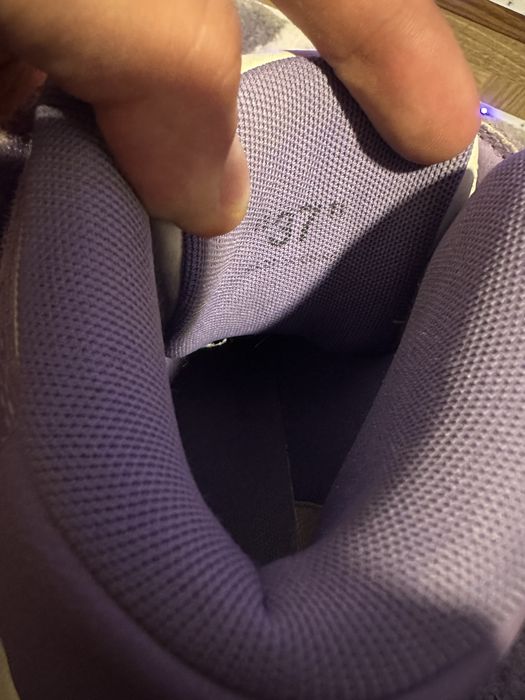 Off white mid out off ofice