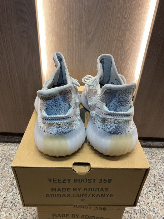 Yeezy boost 350v2 Blue tint