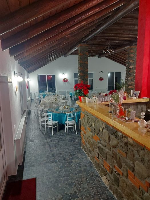 Case teren 2,5ha, restaurant,pensiune investiție,lac cu pesti