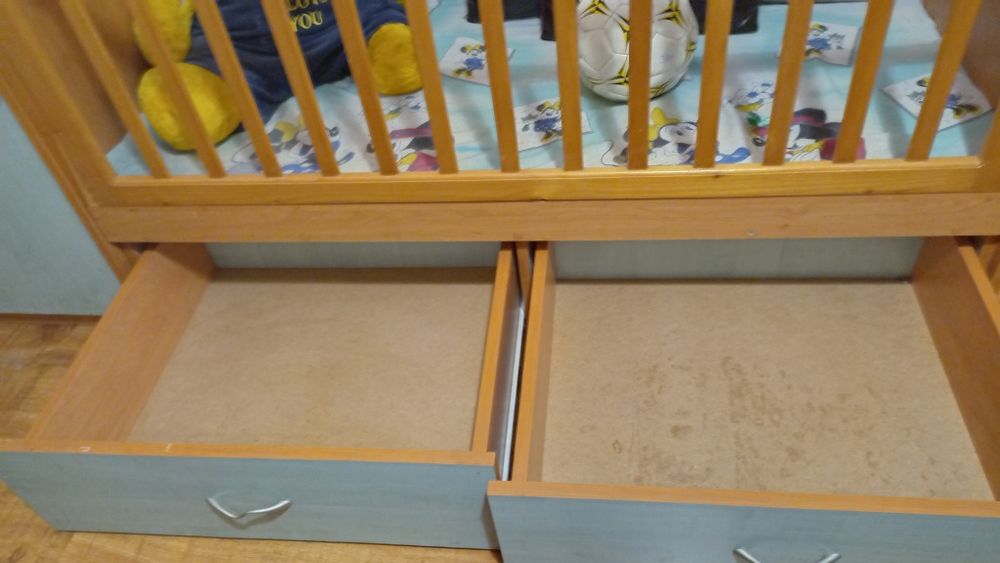 Продавам детско легло,подходящо и за новородено бебе.