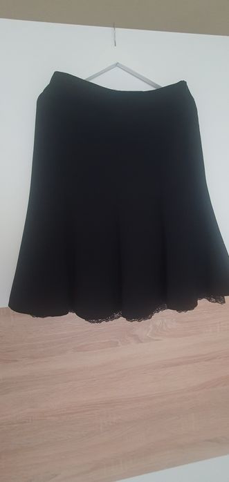 Vand fusta zara neagra, cu dantela