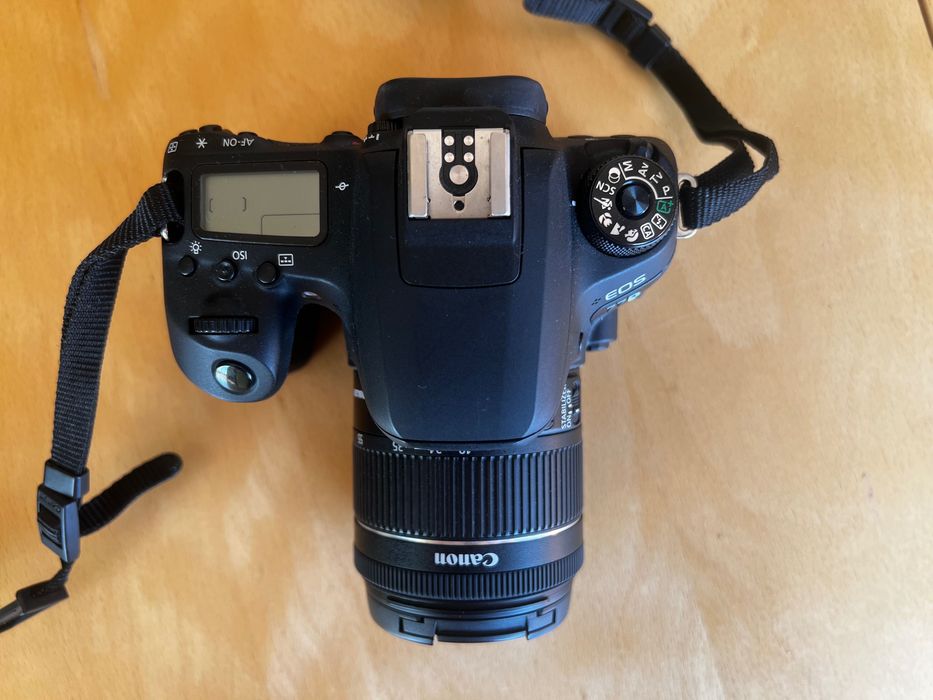 Фотоапарат Canon EOS 77D с обектив 18-55mm | кутия | зарядно | чанта
